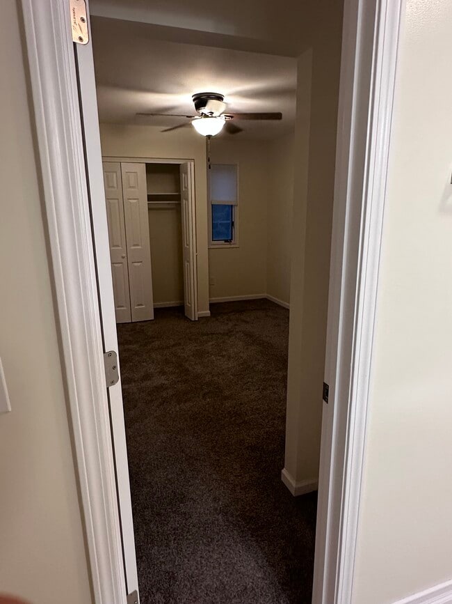 Building Photo - 1200 Algonquin Rd