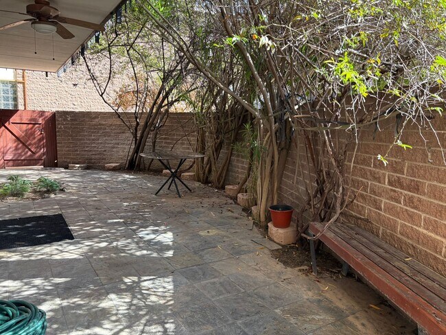 Building Photo - Lovely 2 Bedroom and 2 Bathroom Condo w/ D...