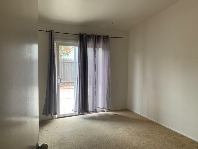 Building Photo - 925 Camino Lindo