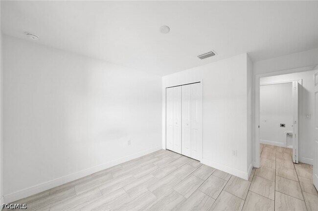 Building Photo - 318 SW 7th Terrace