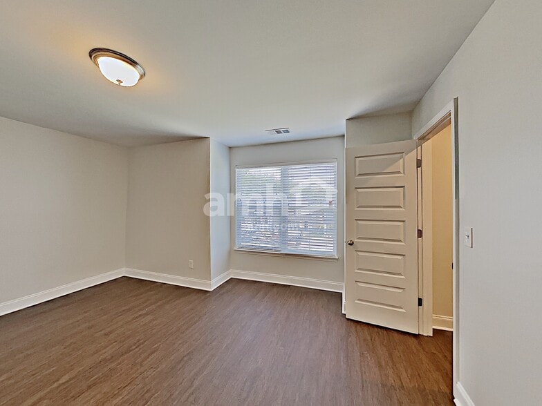 Building Photo - 5333 Tupelo St