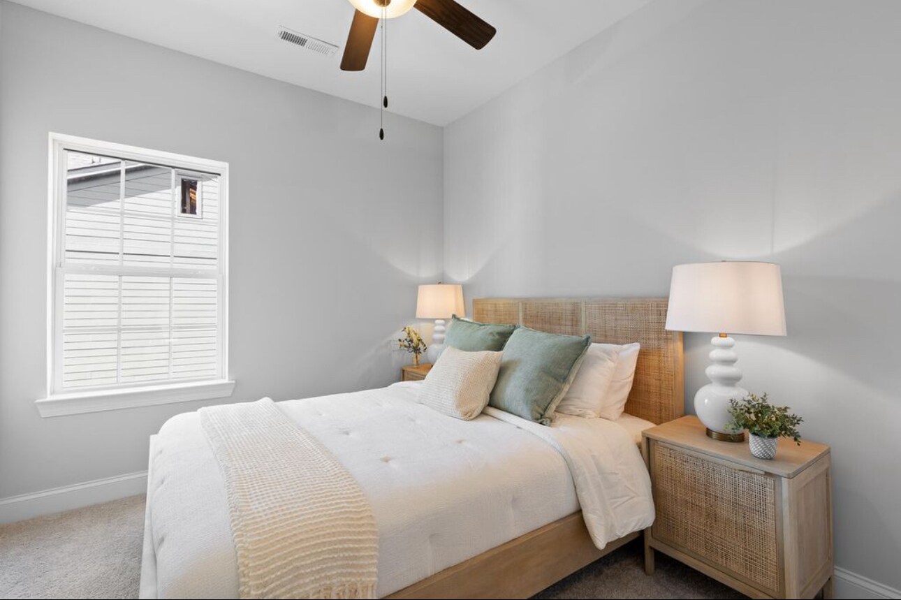 Building Photo - 126 E 19th St