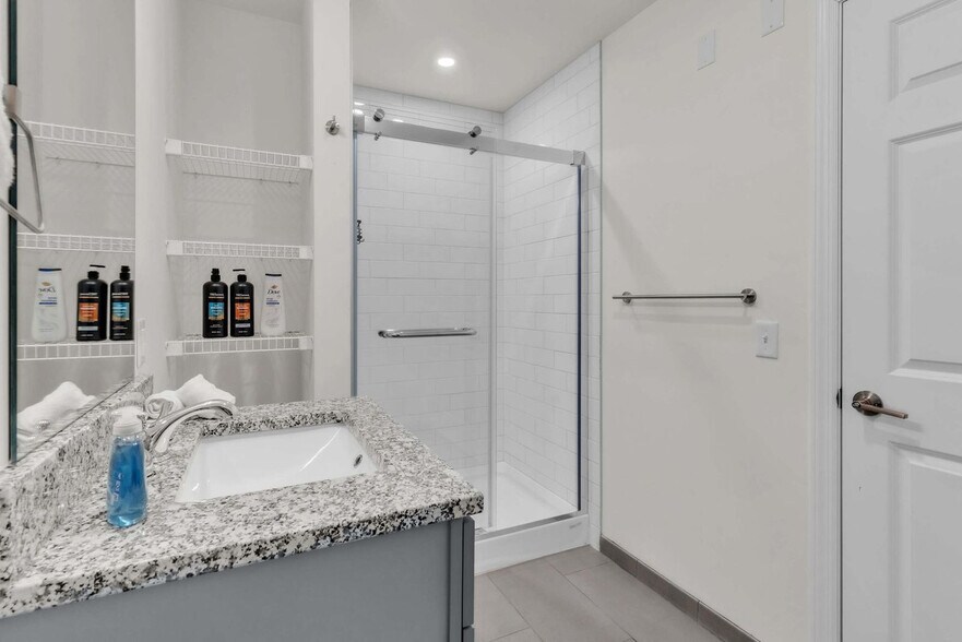 Building Photo - 800 Penn Ave