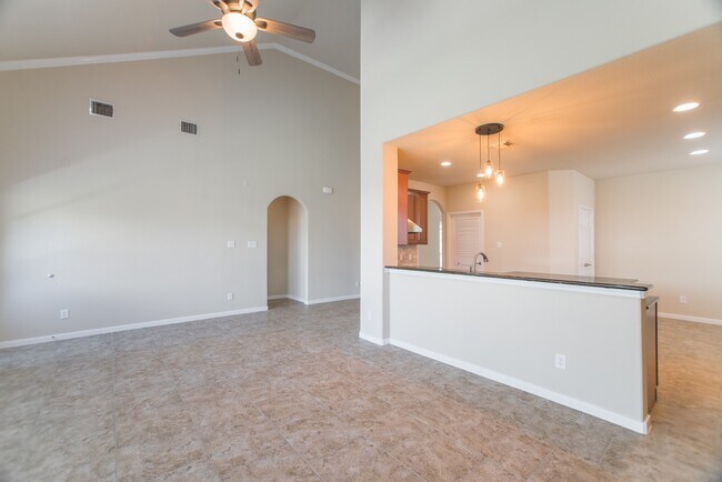 Building Photo - 139 S Rocky Point Cir