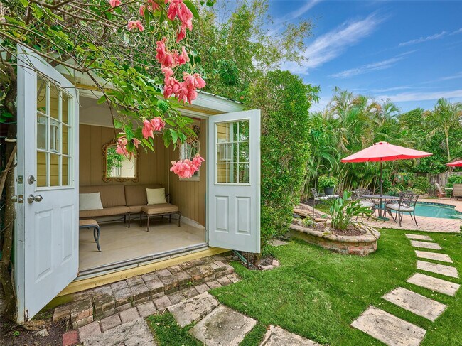 Building Photo - 3220 Oleander Way