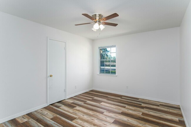Building Photo - 108 David Cir