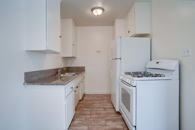 Interior Photo - 6028 West Blvd