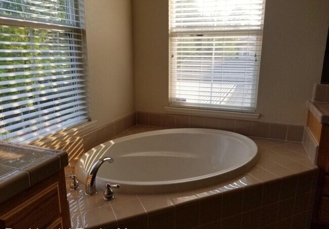 Building Photo - Beautiful 5bd 3.5 Baths House for Rent in Empire Ranch Folsom
