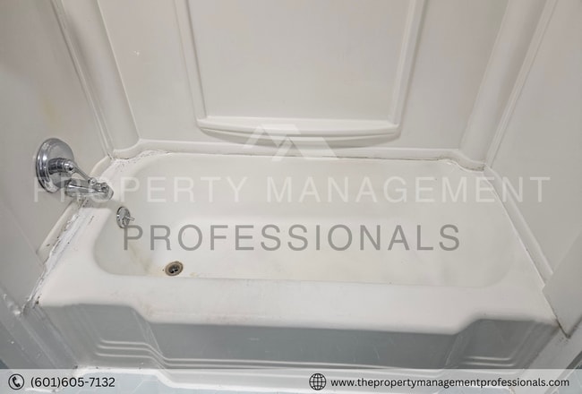 Building Photo - 2871 Fairhill Dr