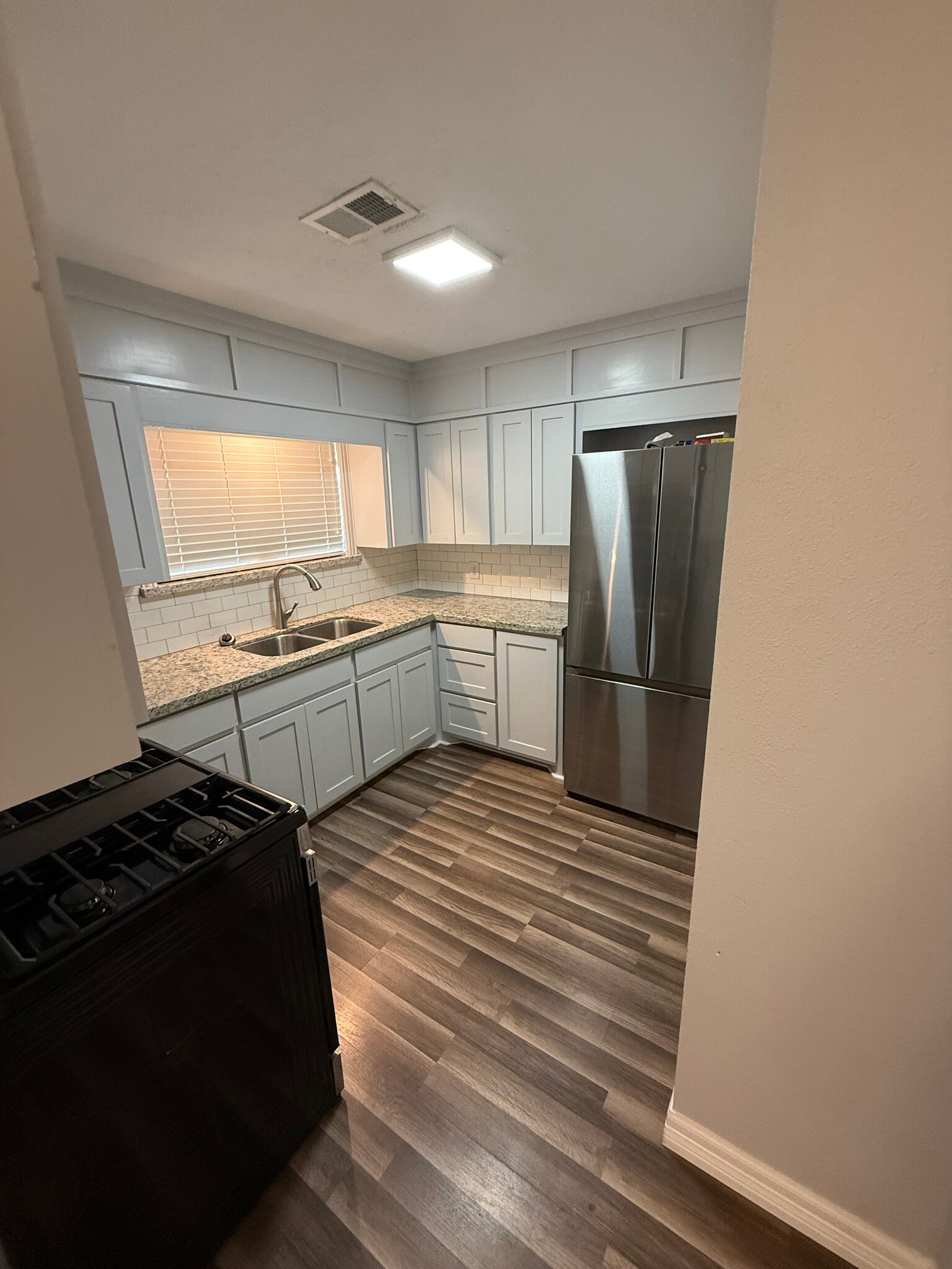 Kitchen - 5320 W Groves Cir