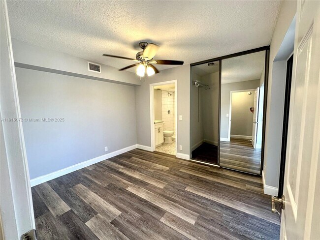 Building Photo - 22970 Oxford Pl