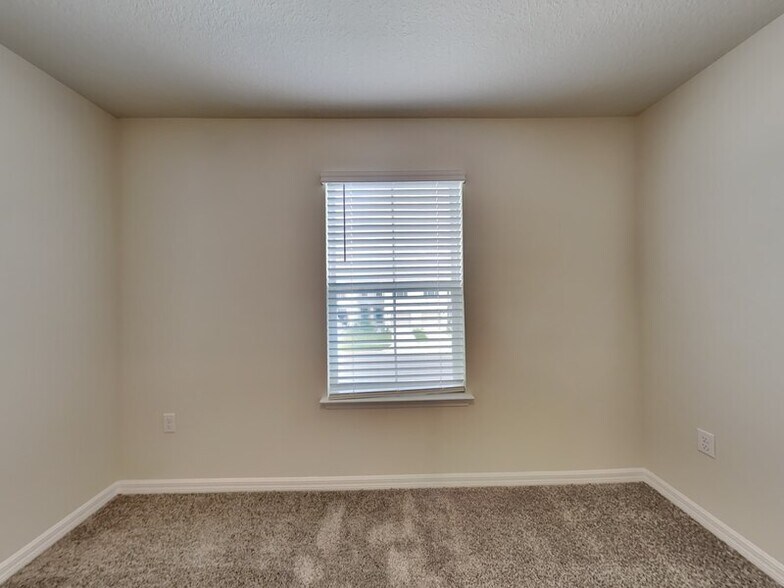 Building Photo - 3109 Emerald Acrs Ln