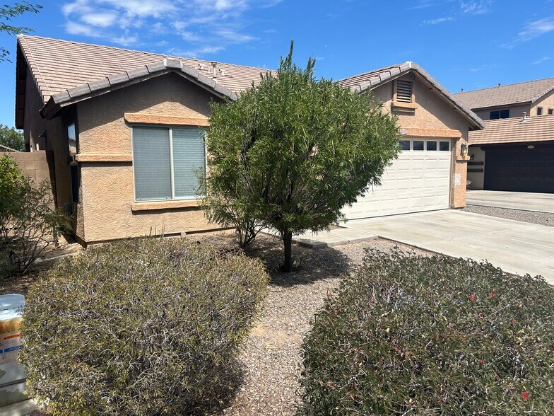 Building Photo - 7028 S 46th Dr