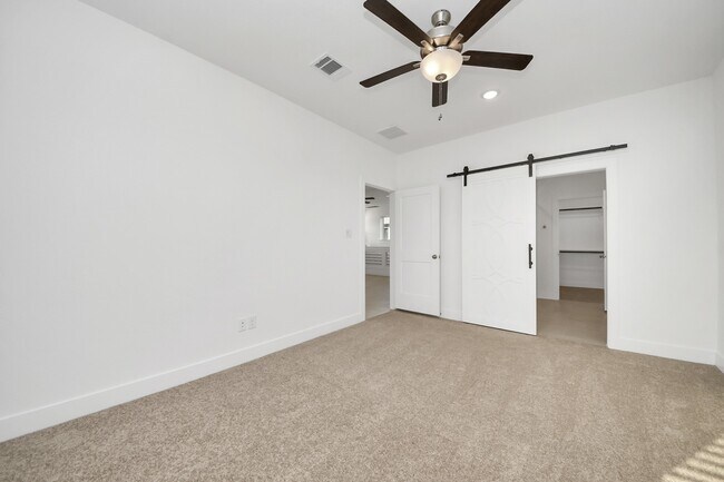 Building Photo - 1420 Shaded Rock Dr