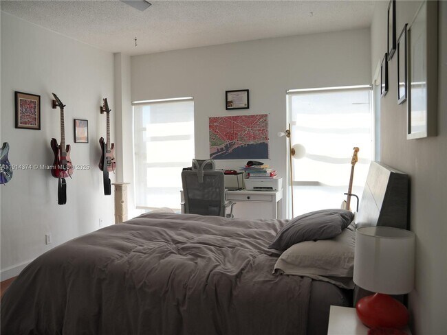 Building Photo - 880 NE 69th St