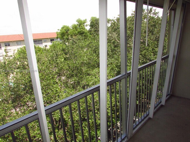 Building Photo - 1400 SW 124th Terrace