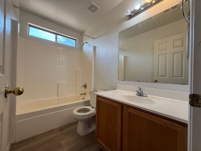 Building Photo - Spacious 4-Bedroom Home with Large Backyar...
