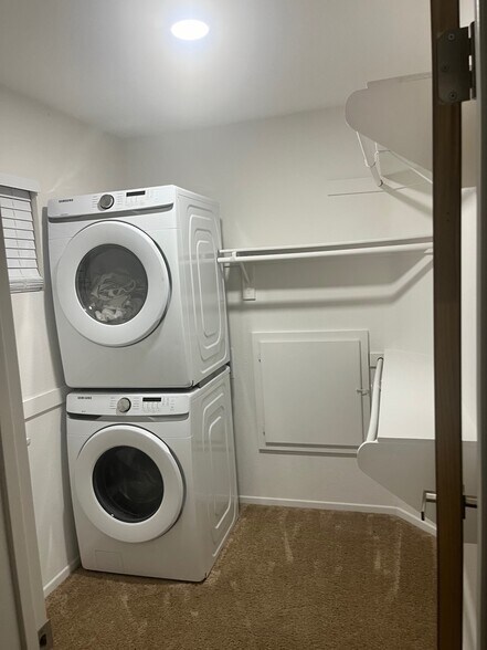 Building Photo - 24940 Butterchurn Rd