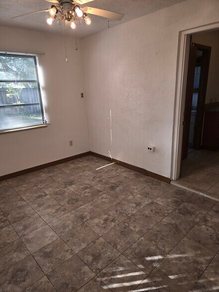 Entrance/Bedroom - 14962 SE 107th Ave