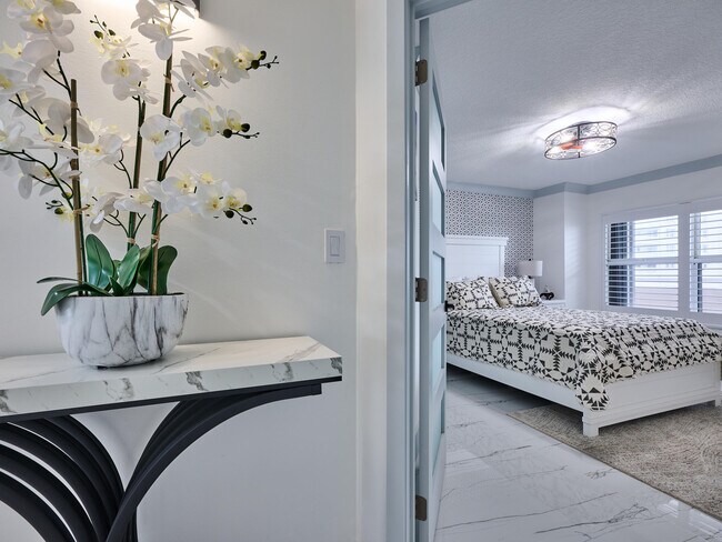 Building Photo - 5051 N Hwy A1A