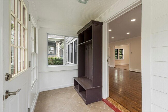 Building Photo - 727 Pelhamdale Ave