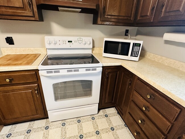 Building Photo - 1031 Field Dr