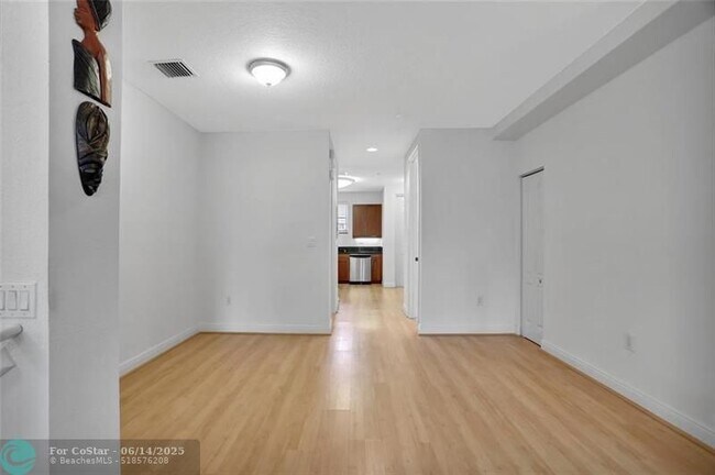 Building Photo - 1345 SW 4th Ct