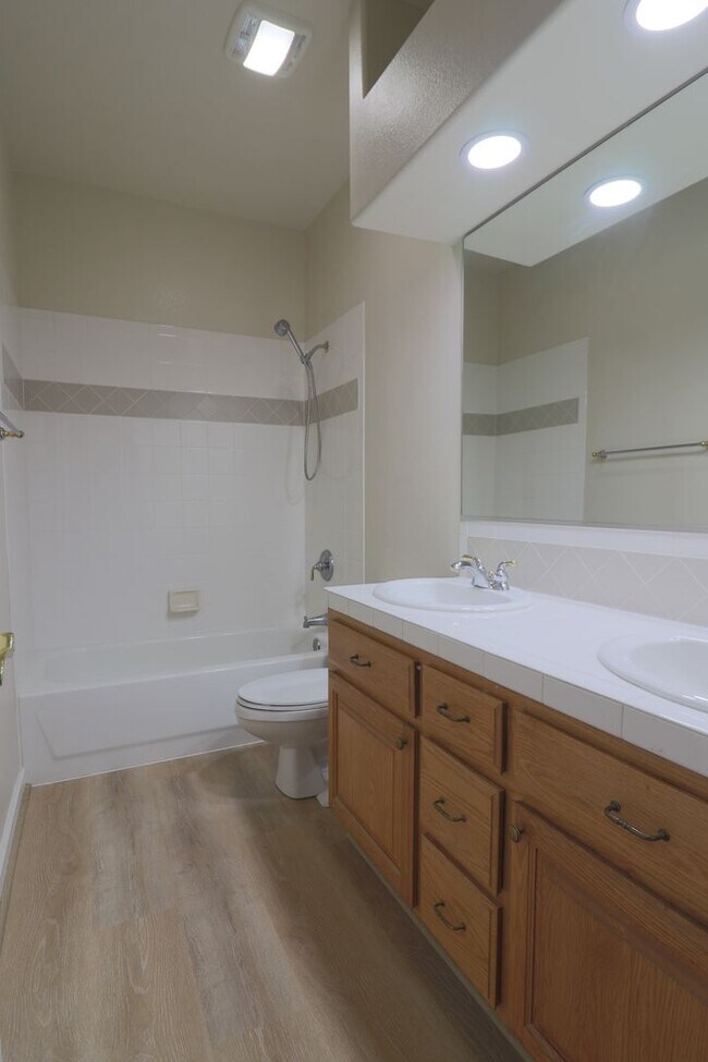 Building Photo - 8701 White Fir St