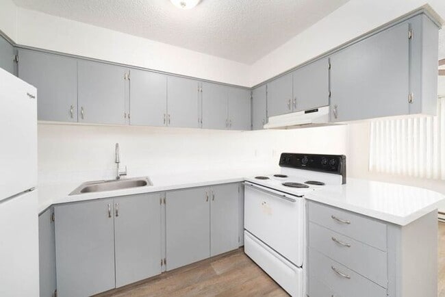 Building Photo - 2 bedroom unit close to downtown Gresham!!