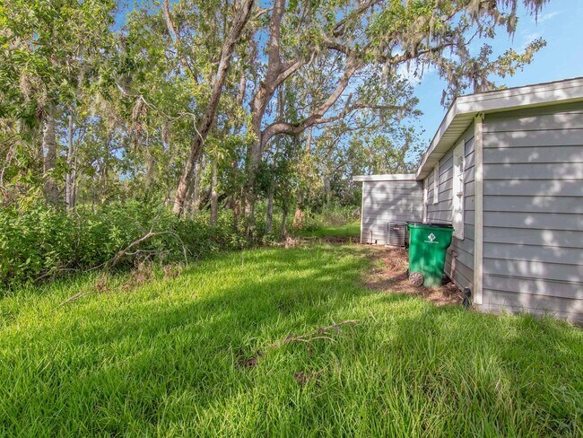 Building Photo - 152 Walnut Dr