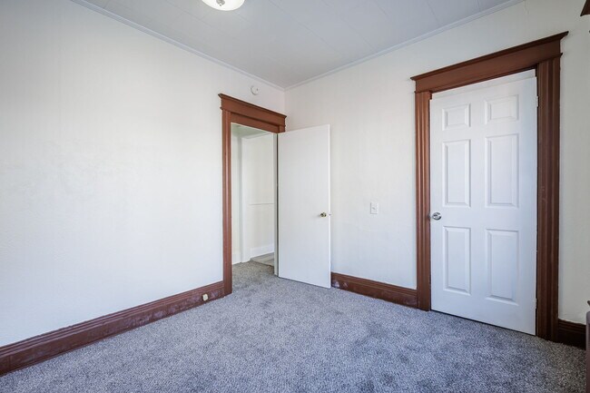 Building Photo - 3 Sumner Park