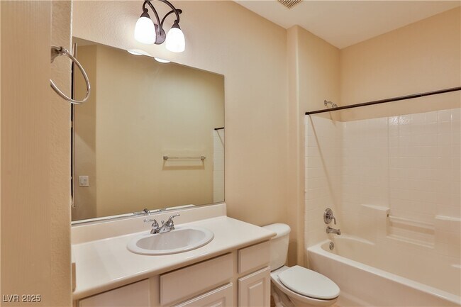 Building Photo - 2264 Laurel Heights Ln