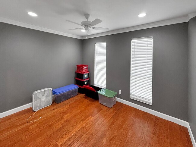 Building Photo - Your Contemporary Retreat in Garland, TX