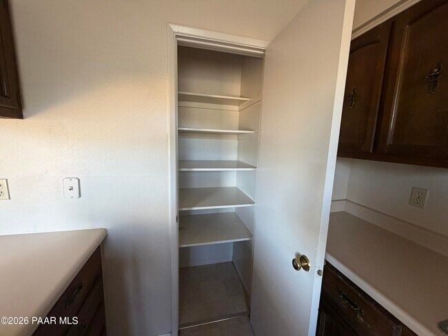 Building Photo - 366 W Tamarack Ln