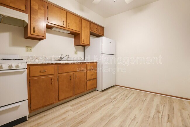 Primary Photo - 5828 Erskine St