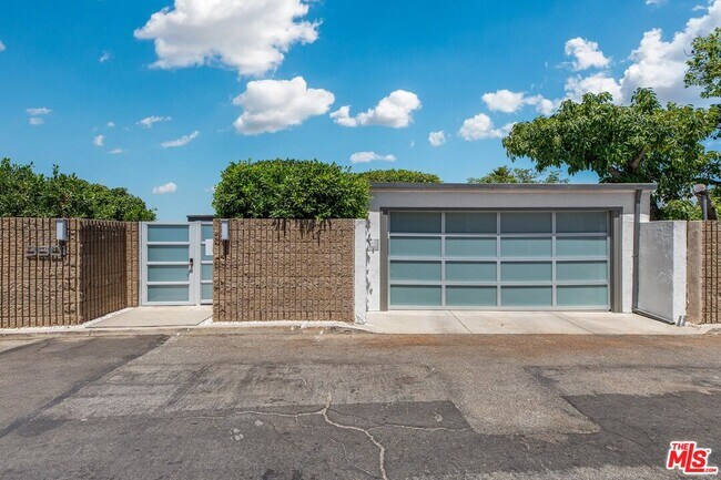 Building Photo - 3601 Berry Dr