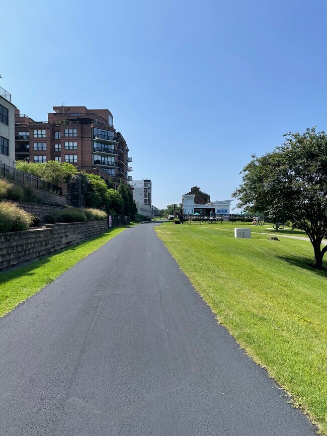 Building Photo - 2 Capital Trail Row