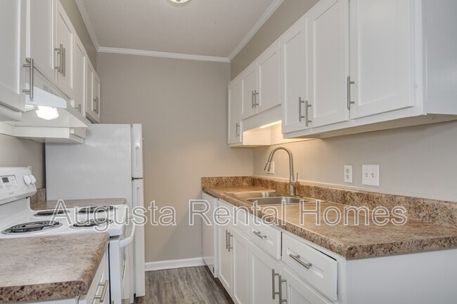 Building Photo - 332 Old Plantation Rd