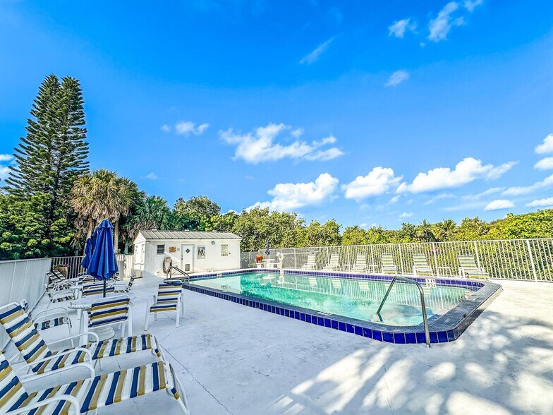 Building Photo - 4501 S Ocean Blvd