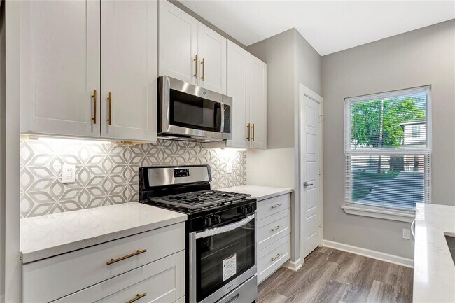 Building Photo - 6824 Dumble St