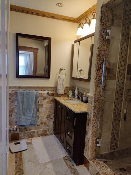 Building Photo - 57 Riverdale St