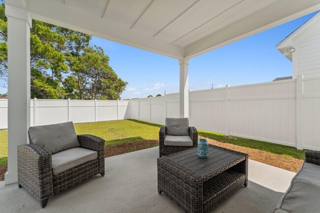 Building Photo - 712 Landing Cir