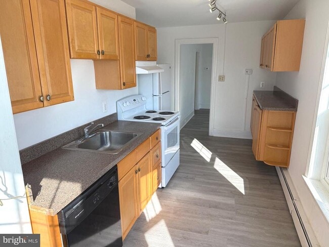 Building Photo - 134 N Main St