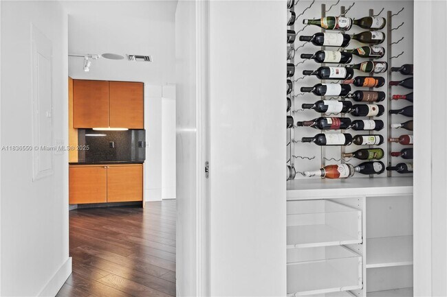 Building Photo - 1643 Brickell Ave