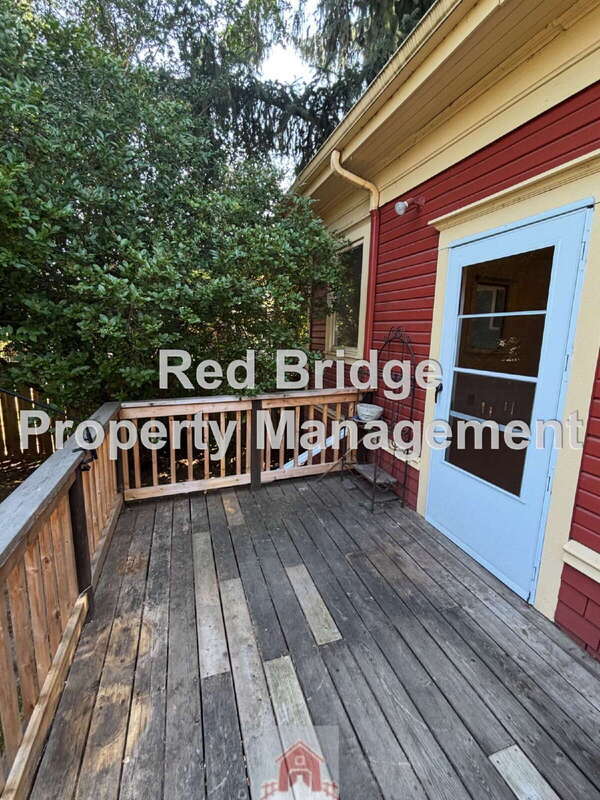 Building Photo - 1327 SE Nehalem St