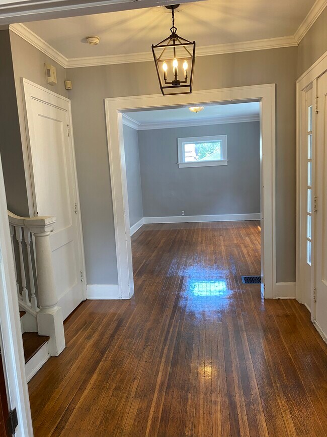 Foyer looking into large dining room - 3901 N Pennsylvania St