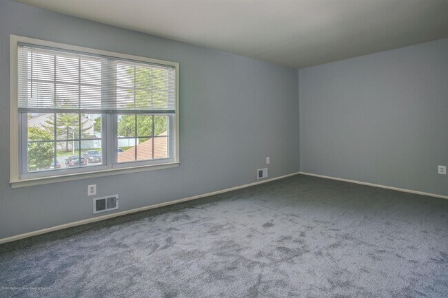 Building Photo - 40 Staghorn Dr