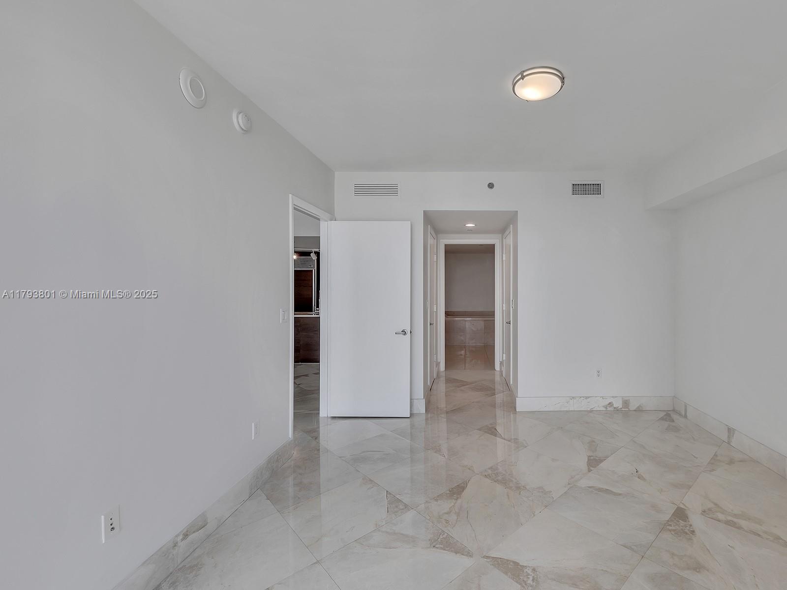 Building Photo - 475 Brickell Ave