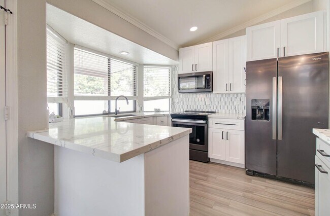 Building Photo - 372 W Larona Ln