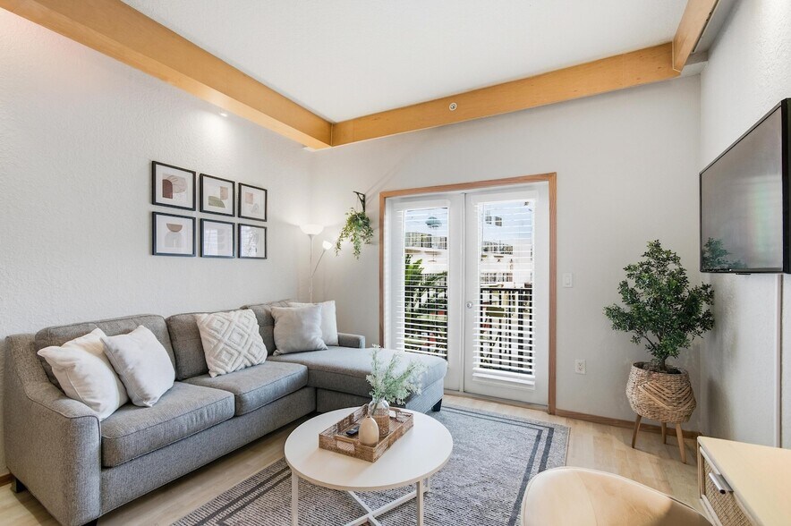 Building Photo - 101 Palm Harbor Pky